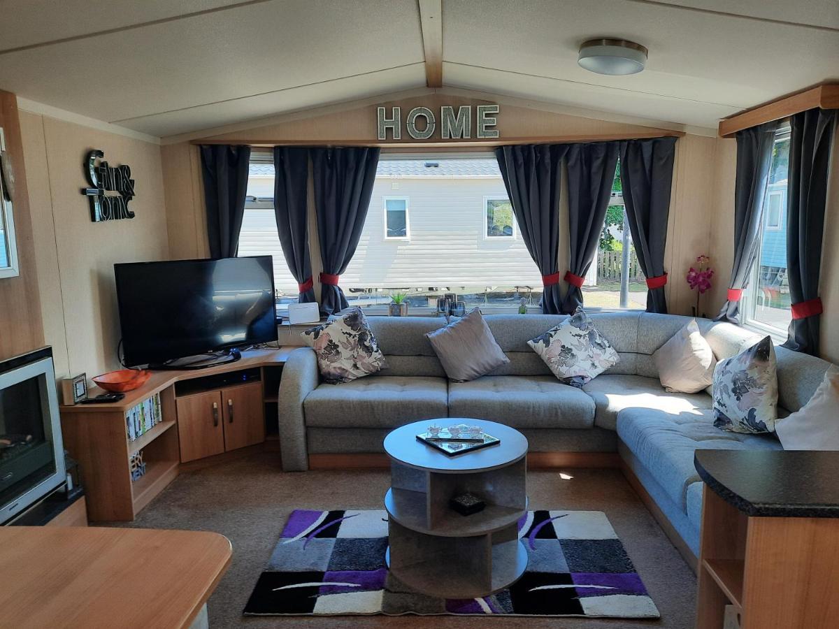 Haggerston Castle 3 Bedroom Deluxe Holiday Home Cheswick  Екстериор снимка